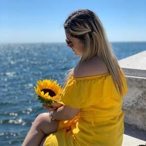 Meet your Posher, Yaima